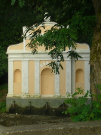 la fontana di cinque canali